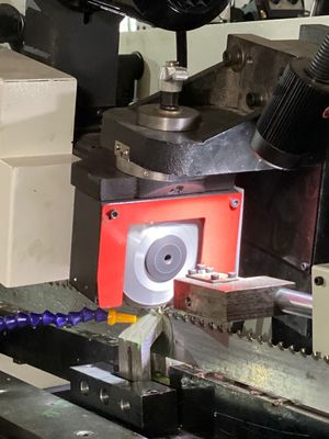 LDX-021 कार्बाइड बैंड देखा ब्लेड सर्वो फ़ीड रेक कोण गियर पीसने की मशीन
