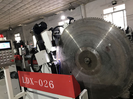 LDX-026A सर्वो फ़ीड बड़ी TCT देखा ब्लेड फ्रंट और रियर एंगल ग्राइंडिंग मशीन